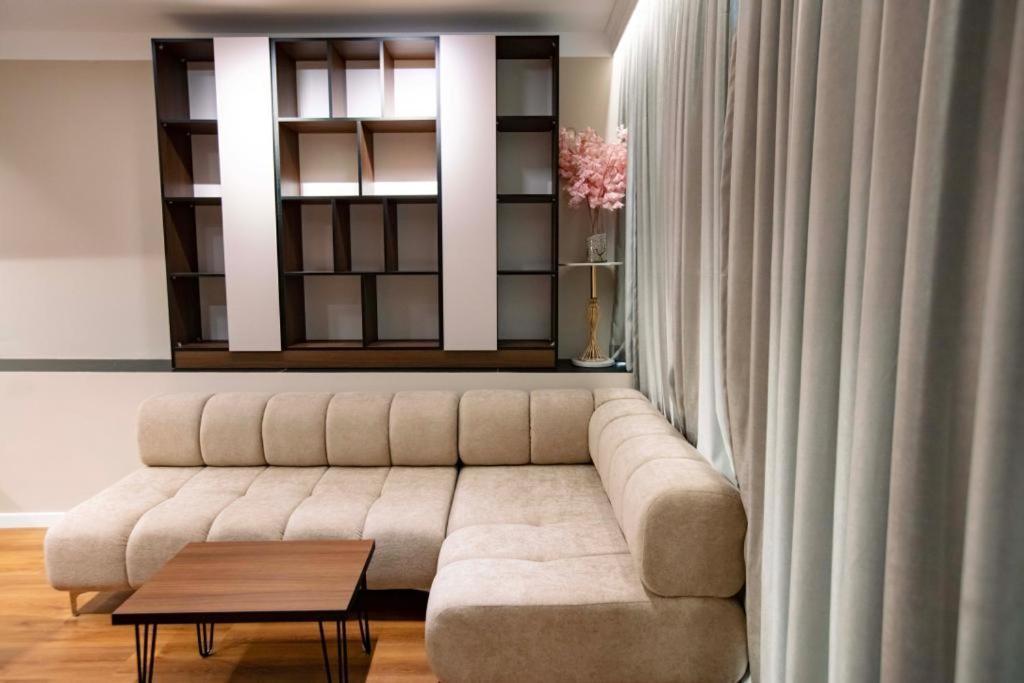 Luxury Apartment At Condor Center Тирана Экстерьер фото
