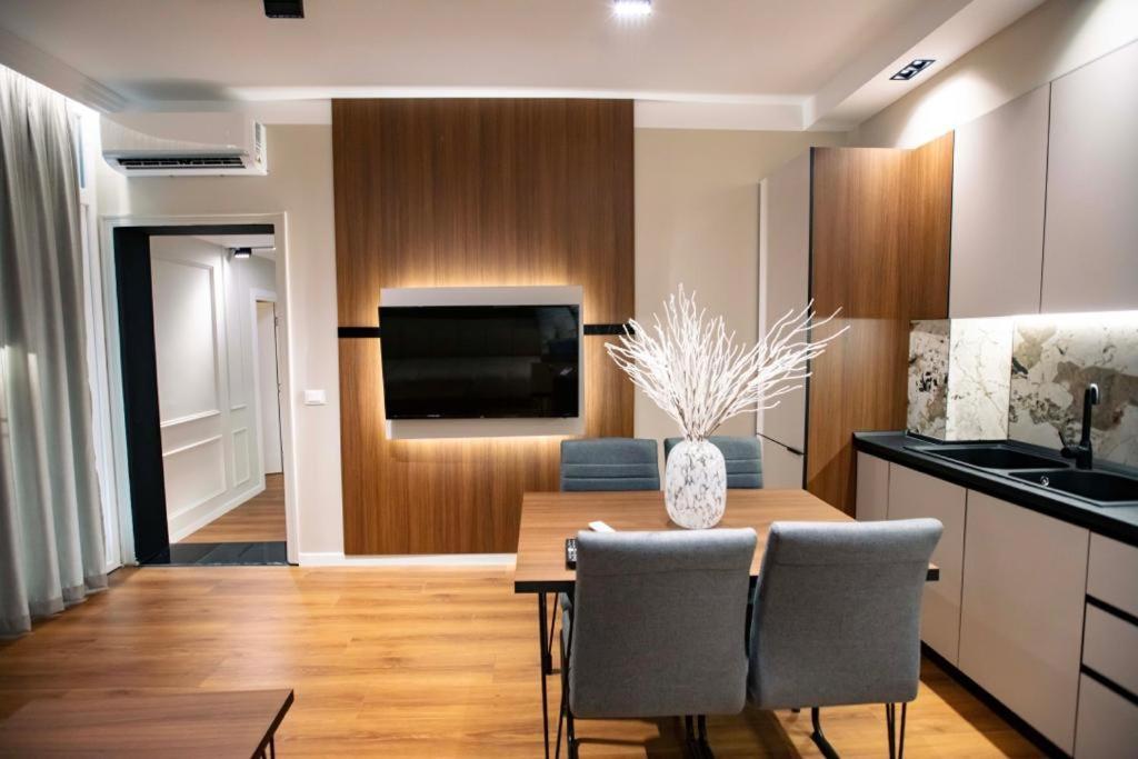 Luxury Apartment At Condor Center Тирана Экстерьер фото